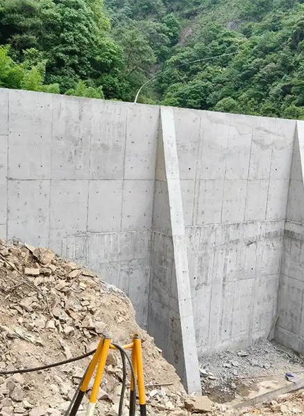 扬州宝应县重力式挡土墙